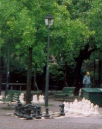 Ginevra: la scacchiera a grandezza naturale al Parco dei Bastioni